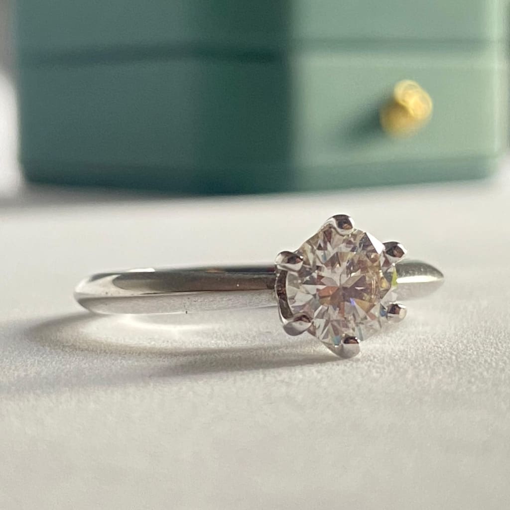 Anel Solitário Clássico Moissanite