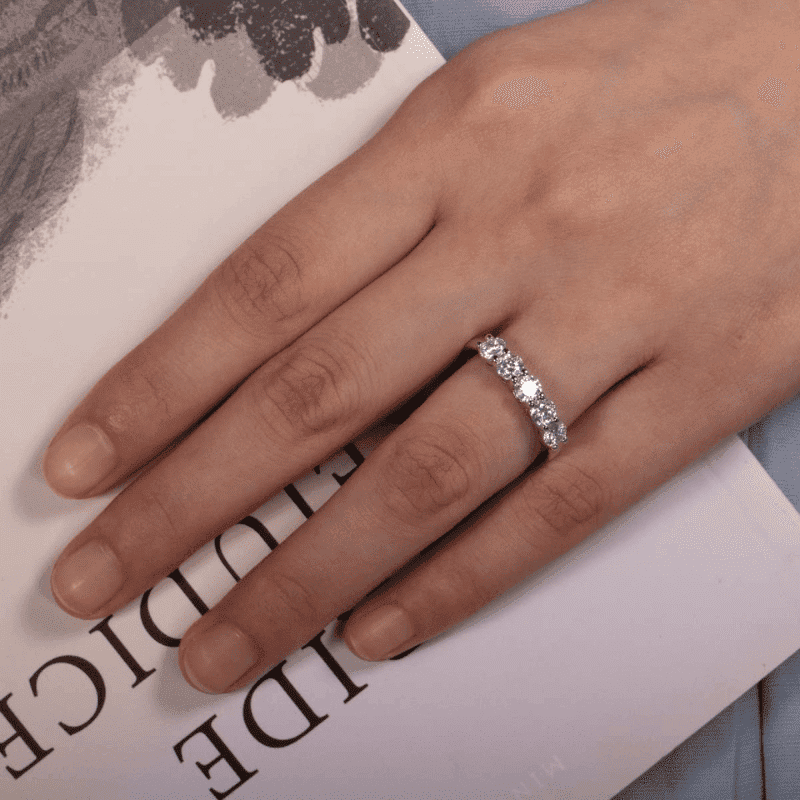 Meia Aliança Eternity Moissanite 4mm