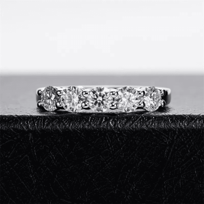 Meia Aliança Eternity  Moissanite 4mm